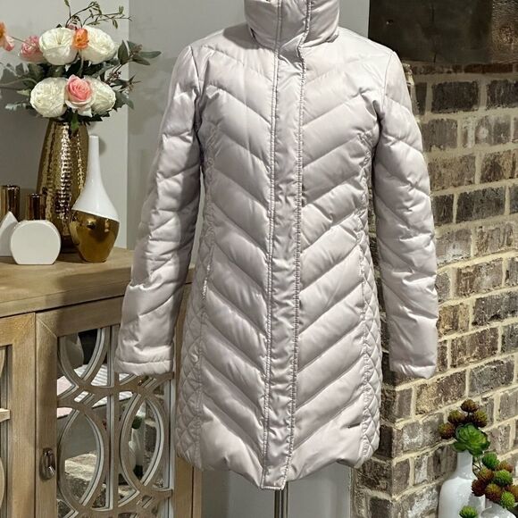 Kenneth Cole Women’s Faux-Fur-Trim Hooded Puffer Coat in the Size Small - Picture 13 of 14